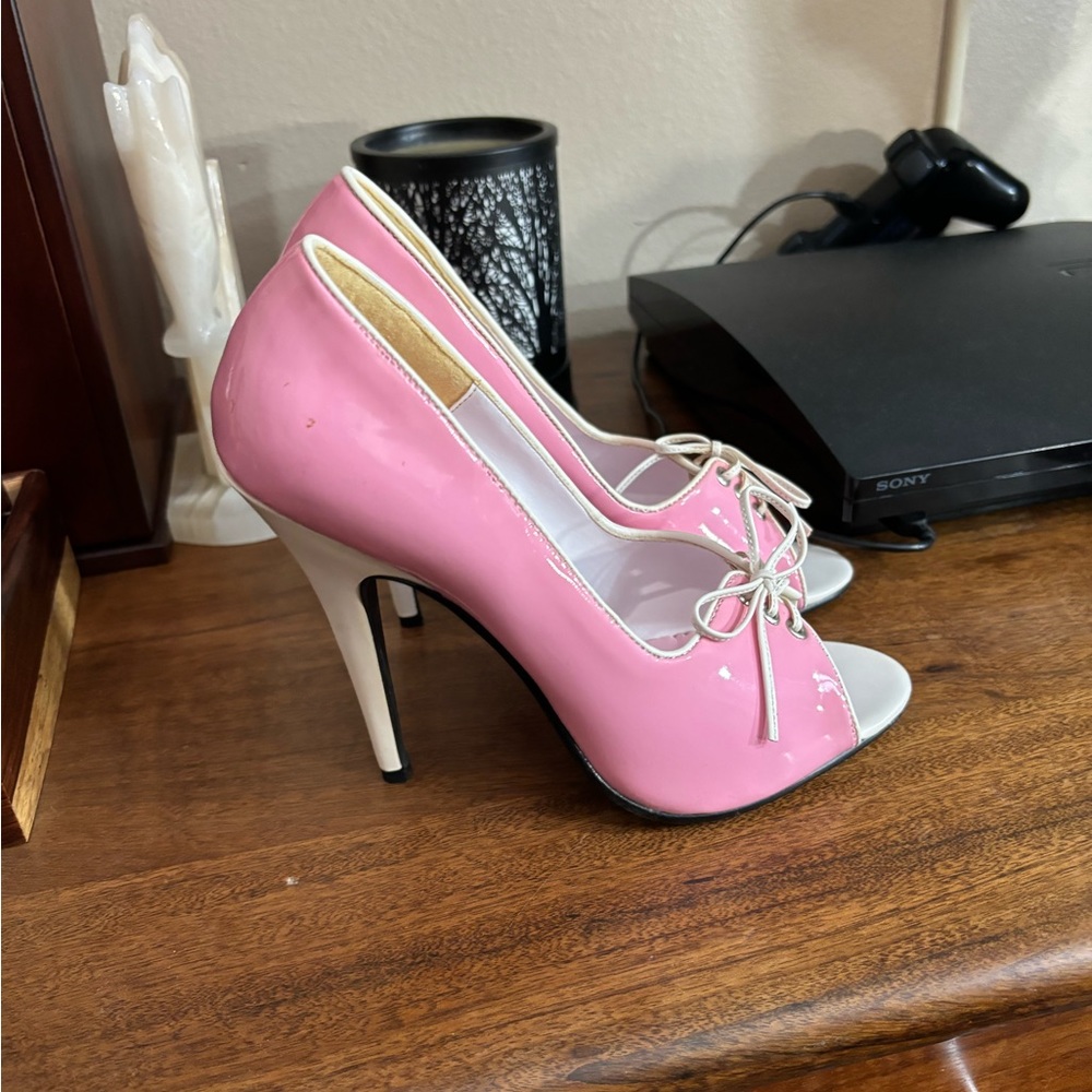 Super cute heels , never worn